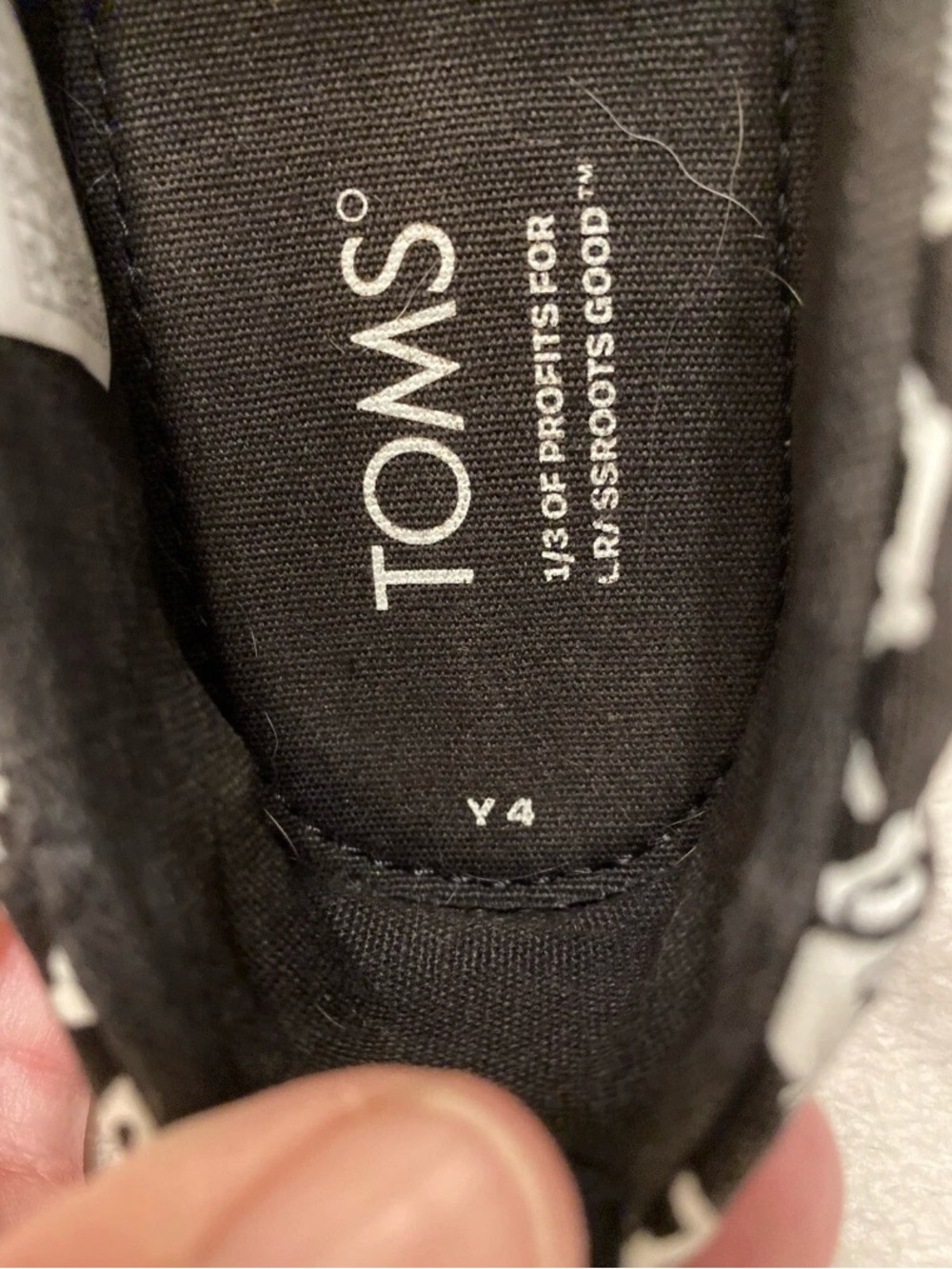 Toms Kids Black & White Glow In The Dark Dinosaur Flats . Women’s Size 6 - Picture 2 of 15